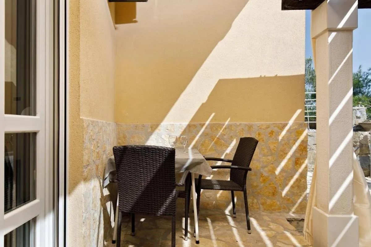 Room In Guest Room - Comfy Apartments Next To The Beach Stobreč