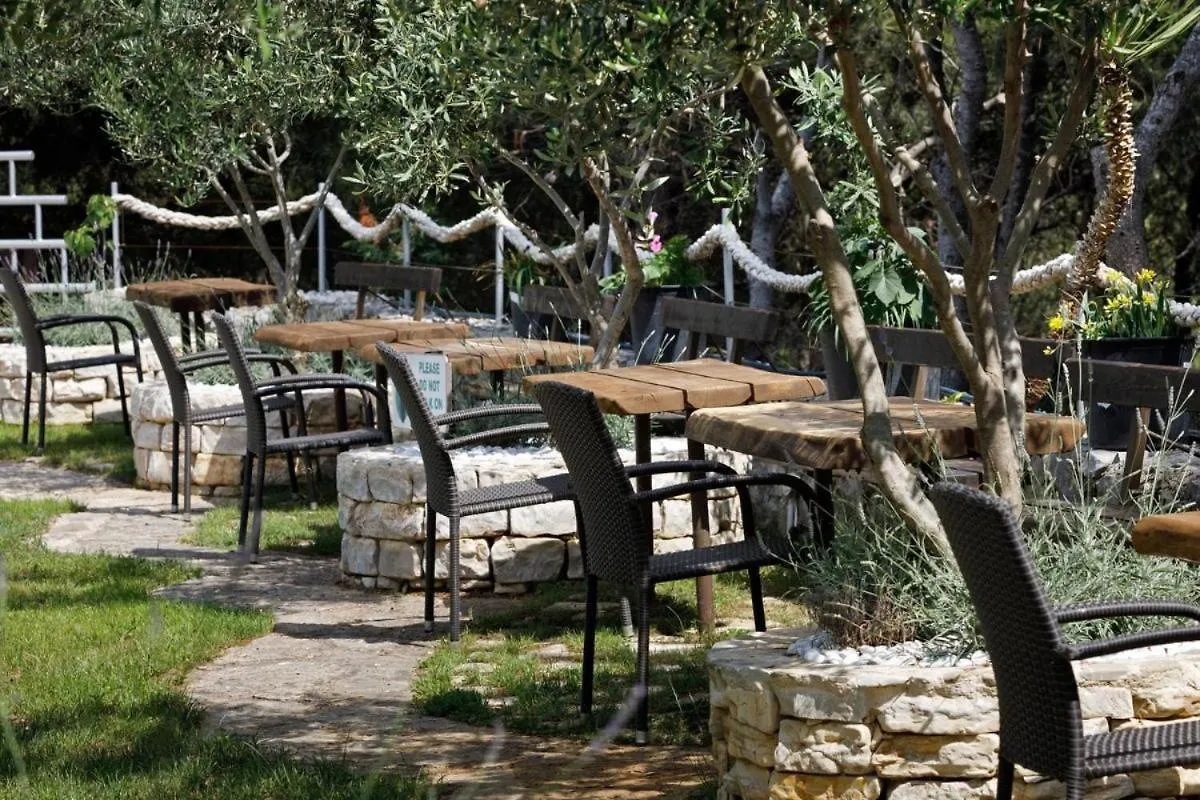 Room In Guest Room - Comfy Apartments Next To The Beach Stobreč 0*,  كرواتيا